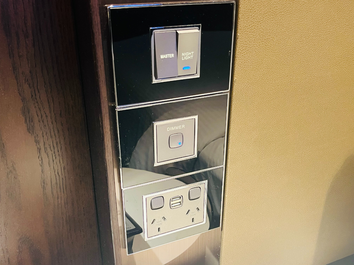 シドニー シェラトン キングルーム ハイドパークビュー コンセント 電源 usb