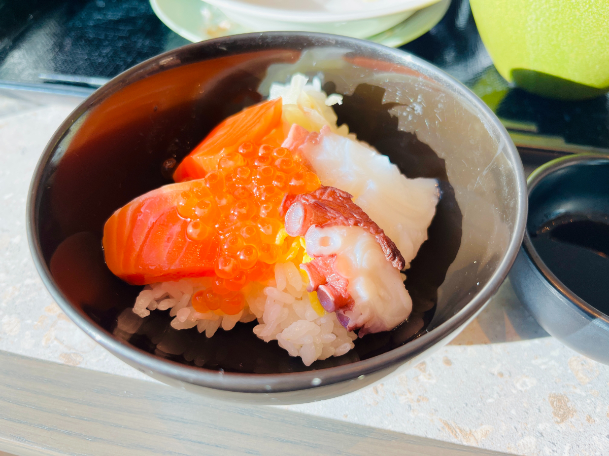 札幌プリンスホテル 朝食 海鮮丼 いくら